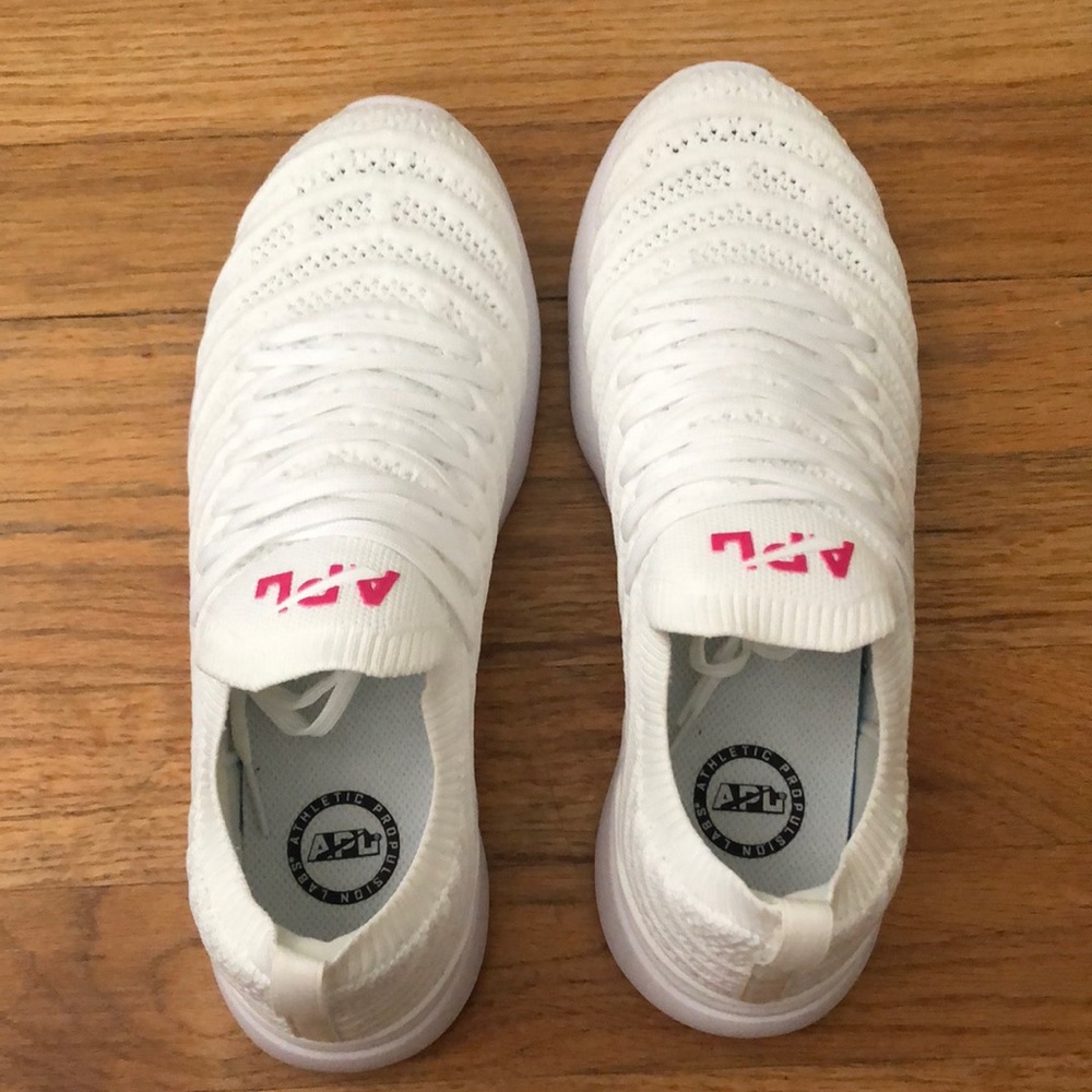APL womens techloom wave. Size 8